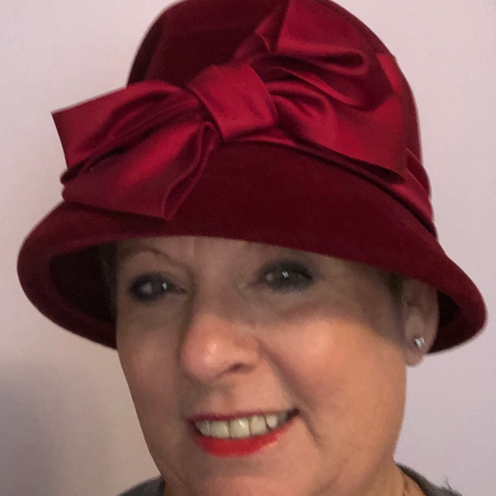 Meet your Posher, Gloria